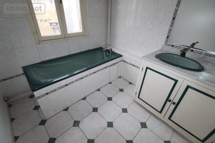 Immeuble a vendre Saintes 17100 Charente-Maritime 85 m2  236070 euros