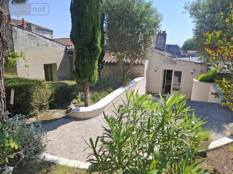 Maison a vendre Saintes 17100 Charente-Maritime 350 m2 13 pièces 988000 euros