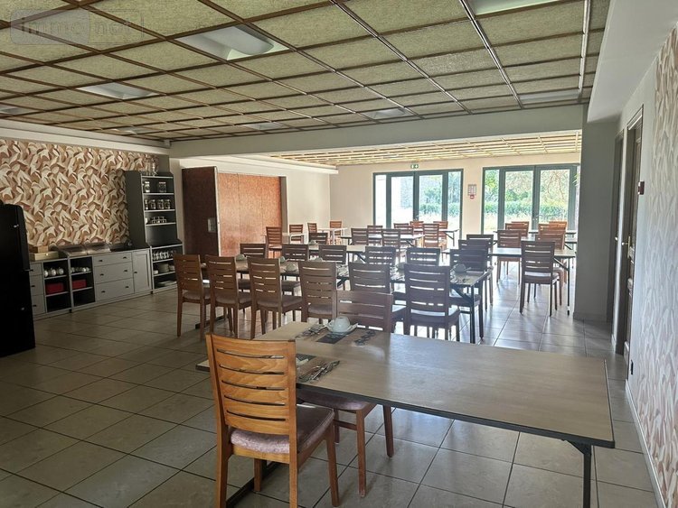 Fonds et murs commerciaux a vendre Anglards-de-Saint-Flour 15100 Cantal 850 m2  890000 euros