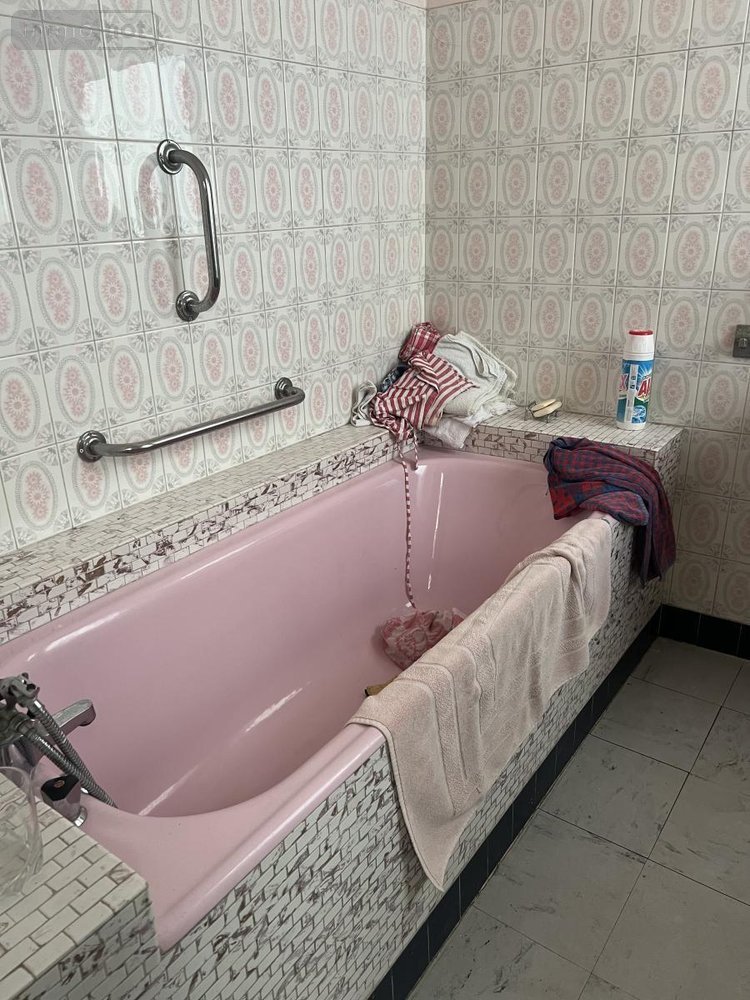 Immeuble a vendre Guingamp 22200 Côtes-d'Armor 165 m2  227360 euros