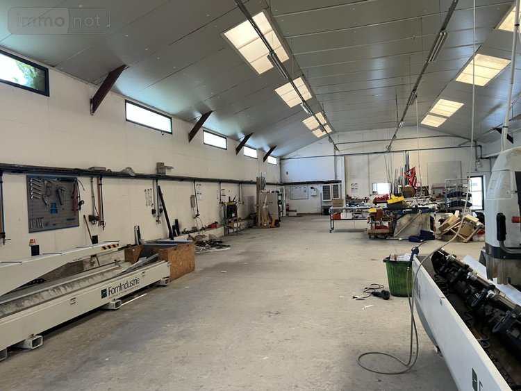 Fonds et murs commerciaux a vendre Guingamp 22200 Côtes-d'Armor 1560 m2  775200 euros