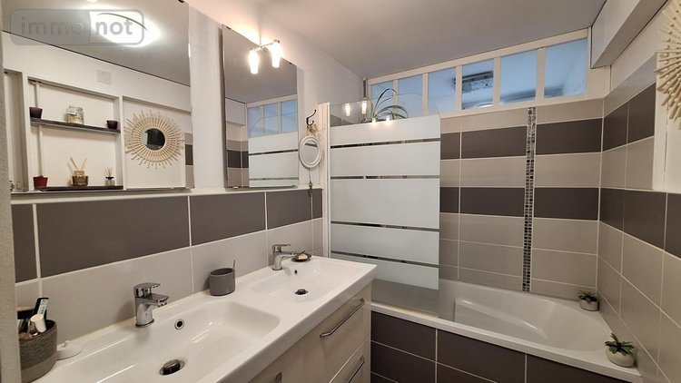 Maison a vendre Bâgé-le-Châtel 01380 Ain 120 m2  227900 euros