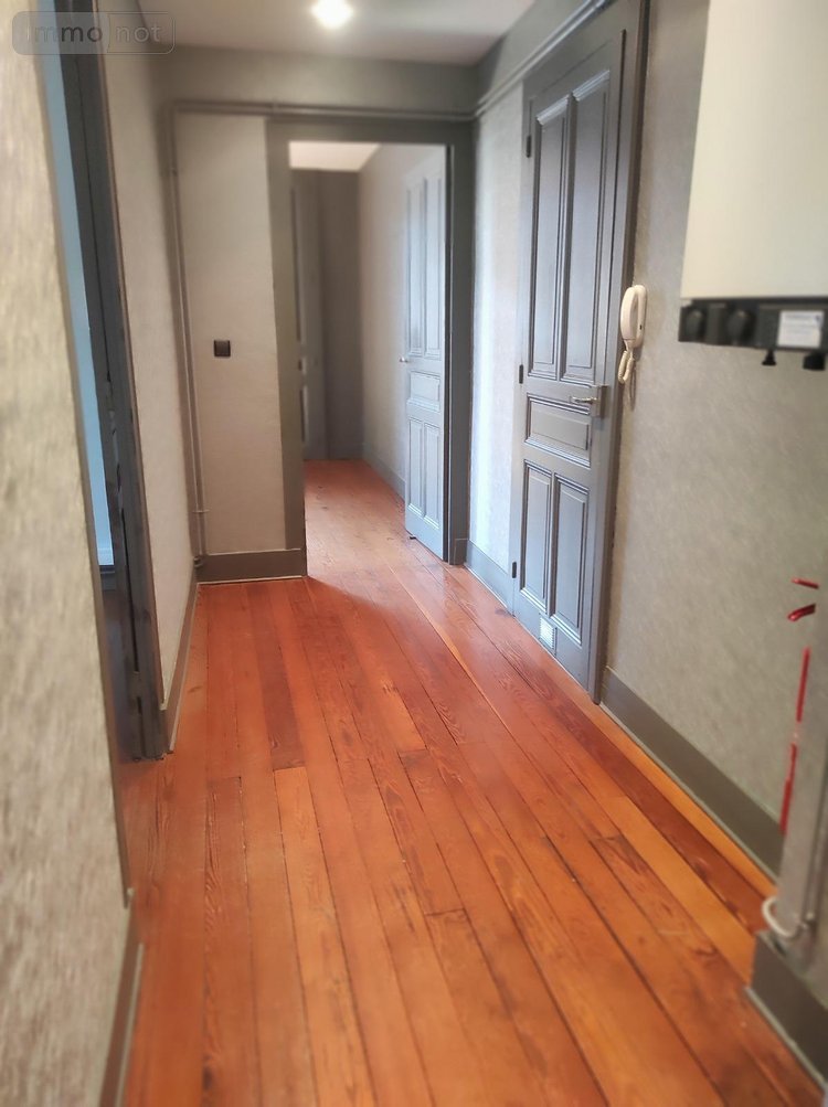 Location fonds et murs commerciaux Bourg-en-Bresse 01000 Ain 62 m2  655 euros