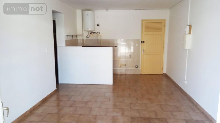 Immeuble a vendre Saint-André 97440 Réunion 1075 m2  1724000 euros