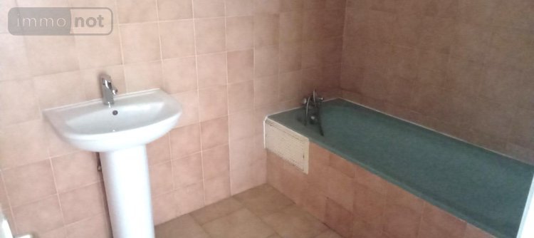 Immeuble a vendre Saint-André 97440 Réunion 1075 m2  1724000 euros