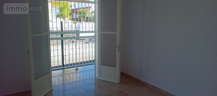 Immeuble a vendre Saint-André 97440 Réunion 1075 m2  1724000 euros