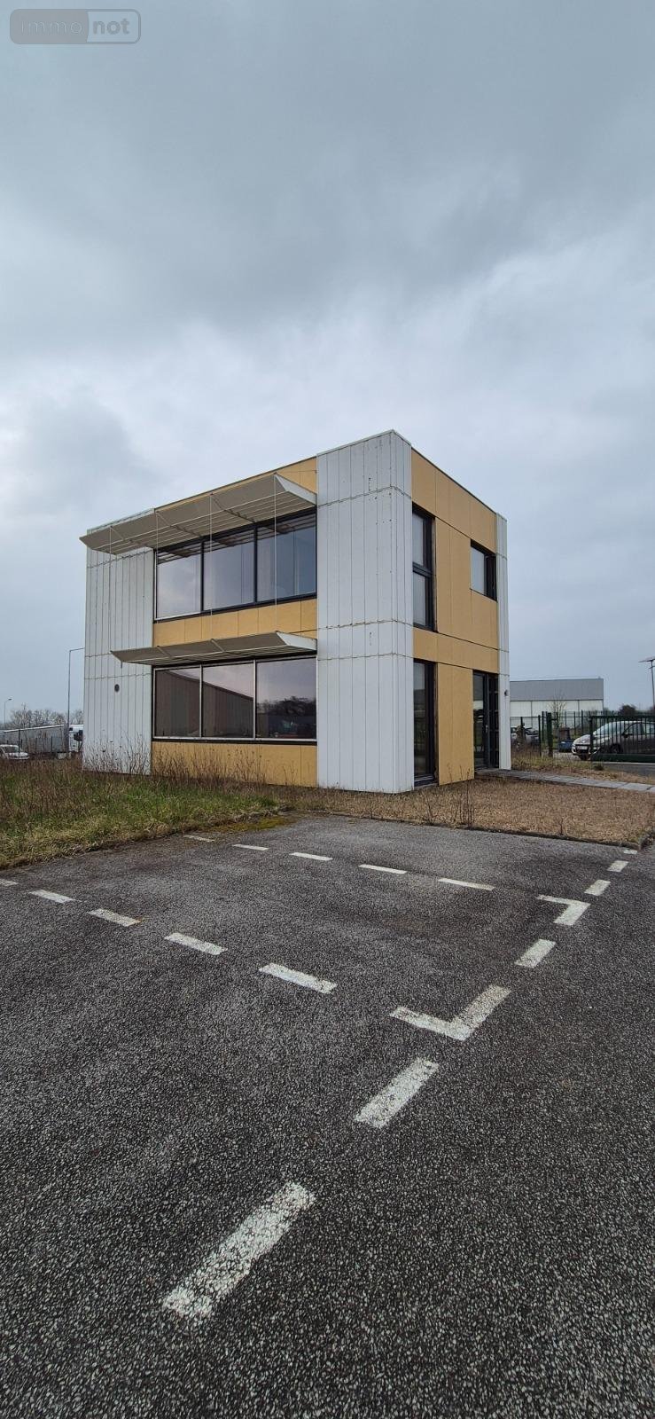 Fonds et murs commerciaux a vendre Cherré-Au 72400 Sarthe  682500 euros