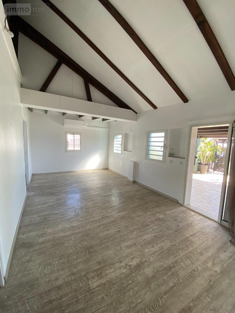Fonds et murs commerciaux a vendre Saint-Denis 97400 Réunion 184 m2  805100 euros