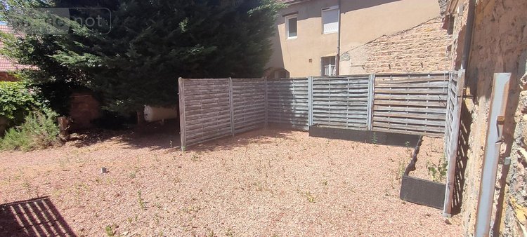 Immeuble a vendre Gibles 71800 Saône-et-Loire 177 m2  139100 euros