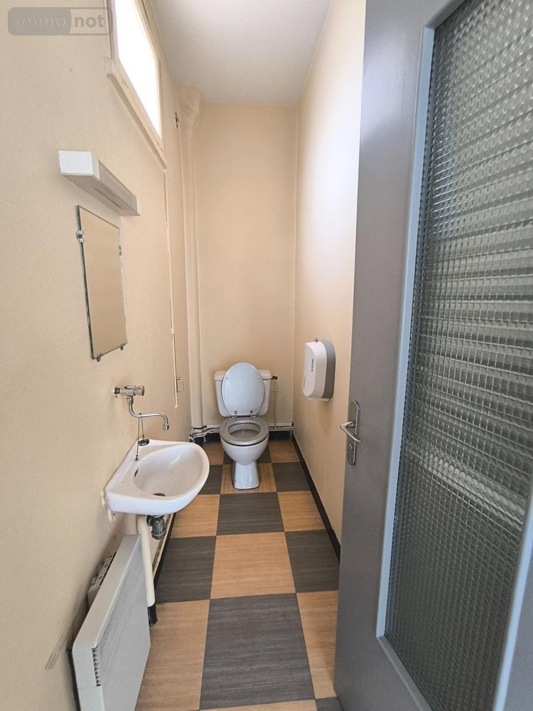 Location fonds et murs commerciaux Péronnas 01960 Ain  700 euros