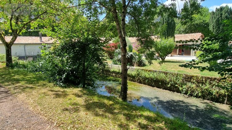 Maison a vendre Barbezieux-Saint-Hilaire 16300 Charente 328 m2 9 pièces 550000 euros