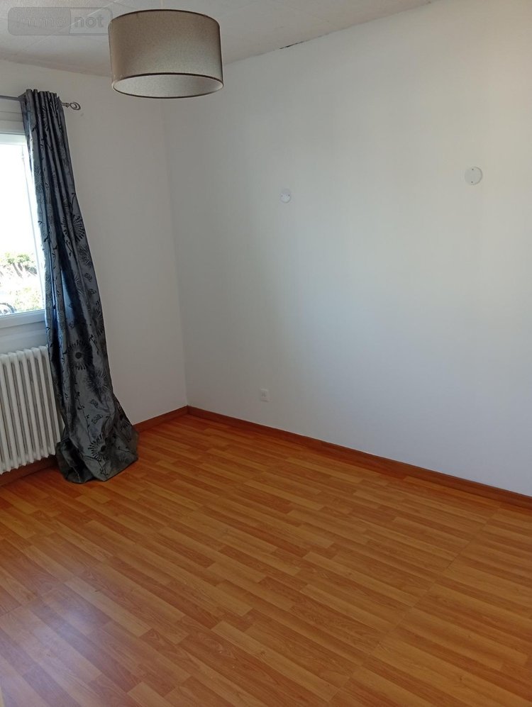 Location maison Grand-Bourgtheroulde 27520 Eure 73 m2 3 pièces 950 euros
