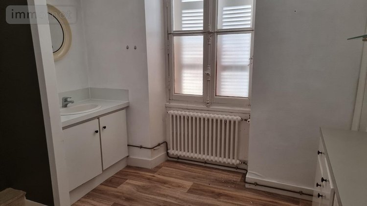 Immeuble a vendre Jonzac 17500 Charente-Maritime 184 m2  341250 euros