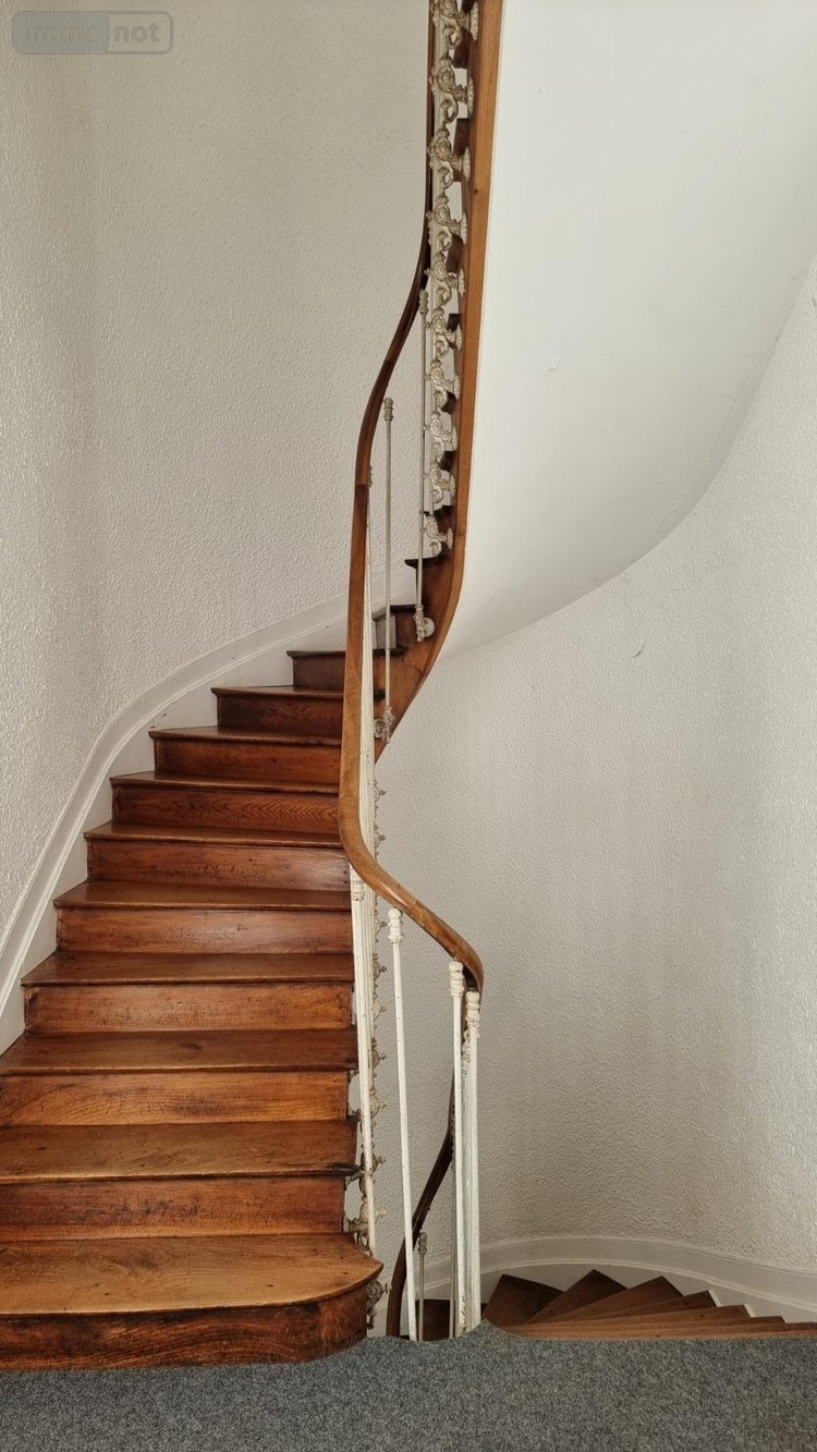 Immeuble a vendre Jonzac 17500 Charente-Maritime 184 m2  341250 euros