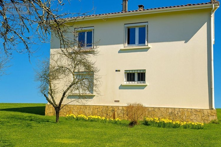 Maison a vendre Jonzac 17500 Charente-Maritime 97 m2 5 pièces 178500 euros