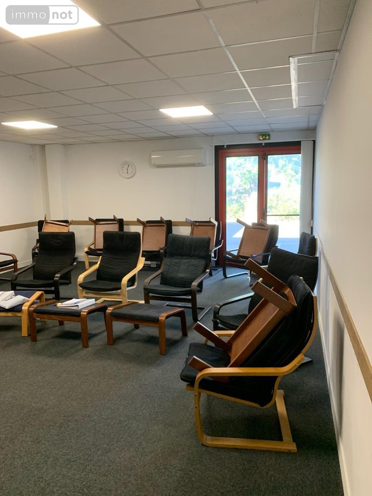 Fonds et murs commerciaux a vendre Aubagne 13400 Bouches-du-Rhône  677980 euros