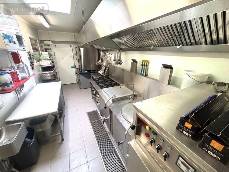 Fonds et murs commerciaux a vendre Coudekerque-Branche 59210 Nord 220 m2  395000 euros
