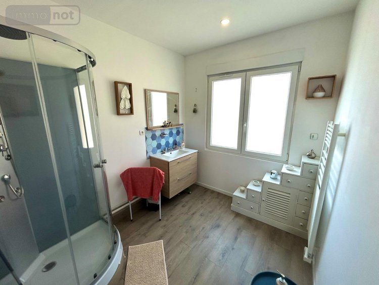 Fonds et murs commerciaux a vendre Coudekerque-Branche 59210 Nord 220 m2  395000 euros