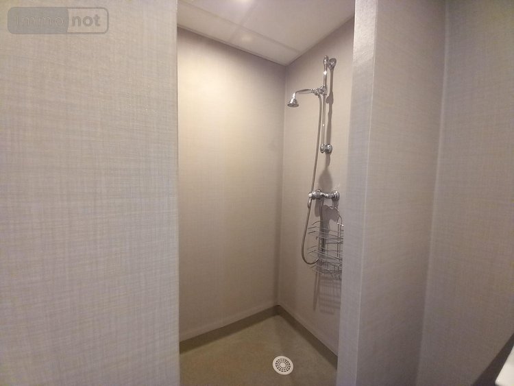 Fonds et murs commerciaux a vendre Murat 15300 Cantal  305000 euros