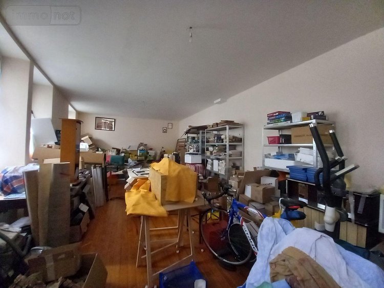 Fonds et murs commerciaux a vendre Murat 15300 Cantal  305000 euros