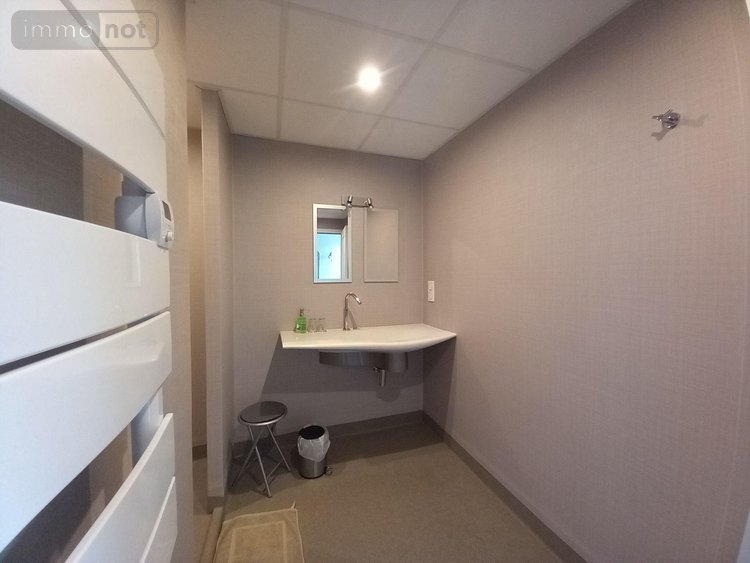 Fonds et murs commerciaux a vendre Murat 15300 Cantal  305000 euros