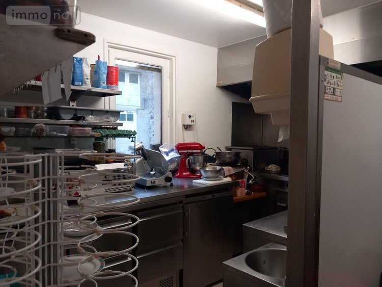 Fonds et murs commerciaux a vendre Murat 15300 Cantal  305000 euros