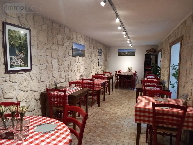 Fonds et murs commerciaux a vendre Murat 15300 Cantal  305000 euros