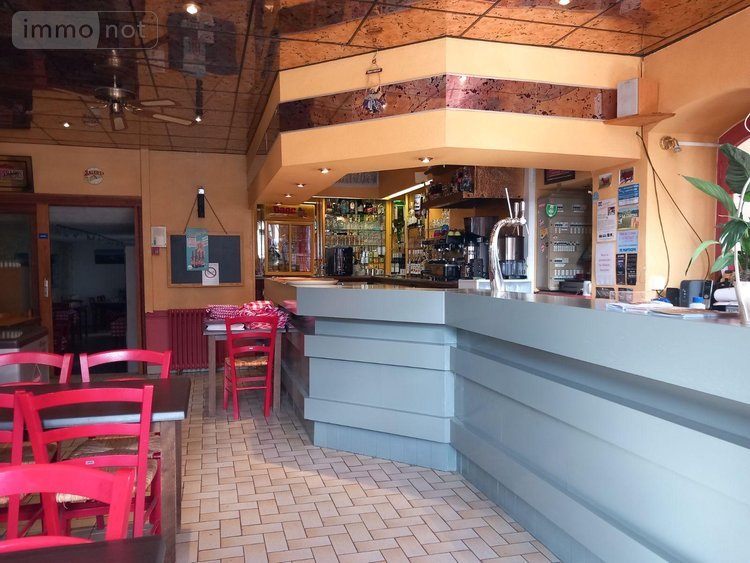 Fonds et murs commerciaux a vendre Murat 15300 Cantal  305000 euros