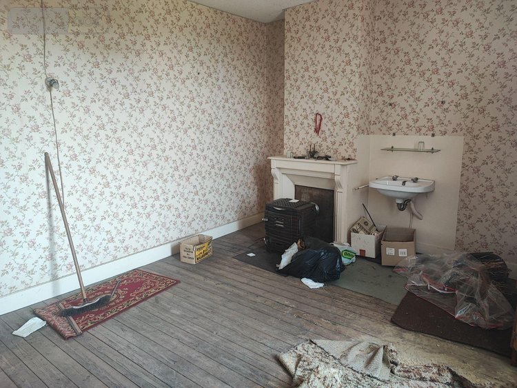 Immeuble a vendre La Jonchère-Saint-Maurice 87340 Haute-Vienne 215 m2  18000 euros