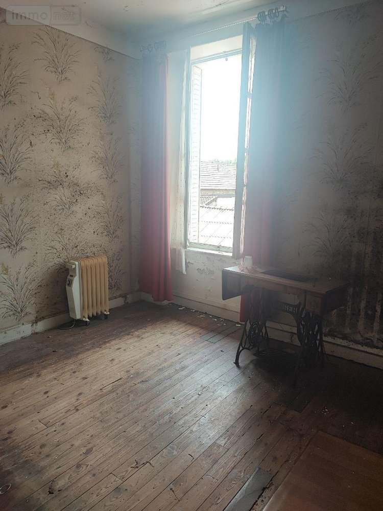 Immeuble a vendre La Jonchère-Saint-Maurice 87340 Haute-Vienne 215 m2  18000 euros