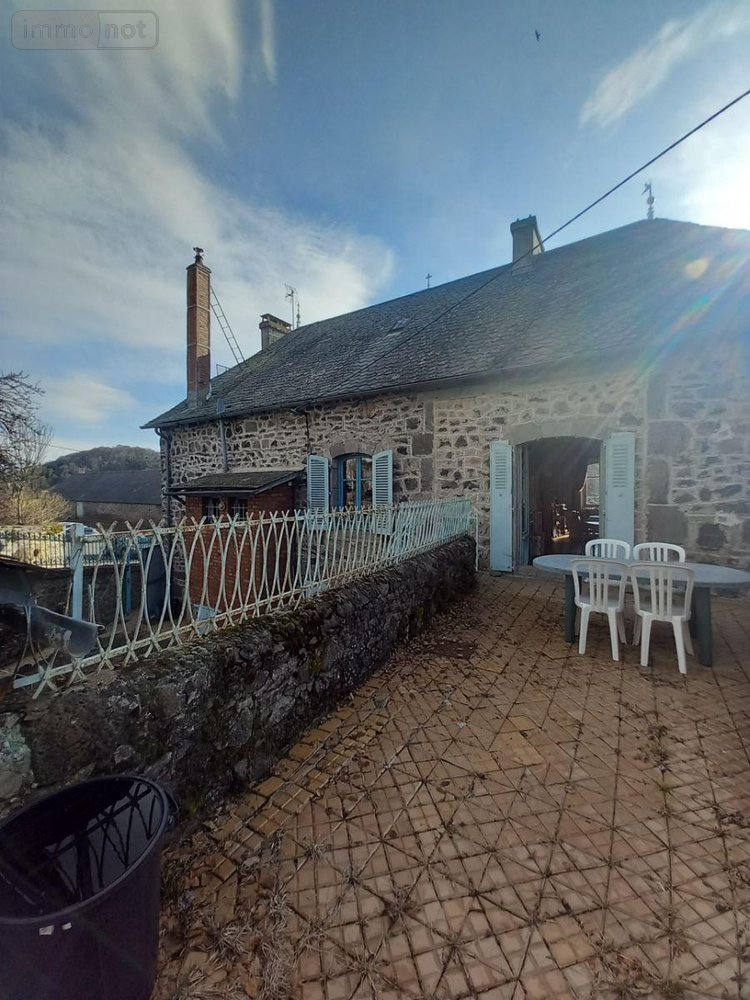 Maison a vendre Chavagnac 15300 Cantal 196 m2 10 pièces 154000 euros