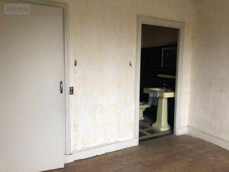 Immeuble a vendre Lacapelle-Marival 46120 Lot 700 m2  166800 euros