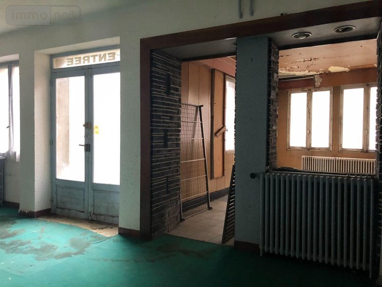 Immeuble a vendre Lacapelle-Marival 46120 Lot 700 m2  166800 euros