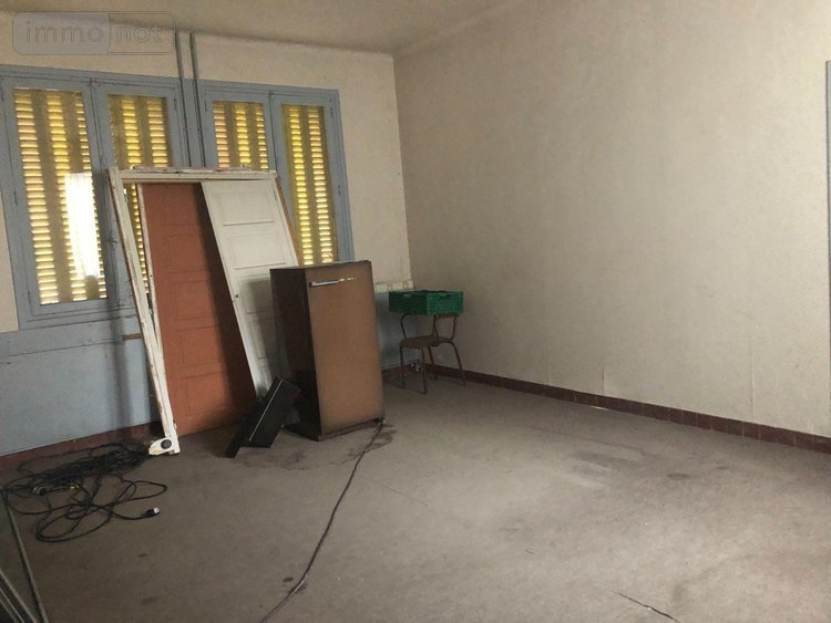 Immeuble a vendre Lacapelle-Marival 46120 Lot 700 m2  166800 euros