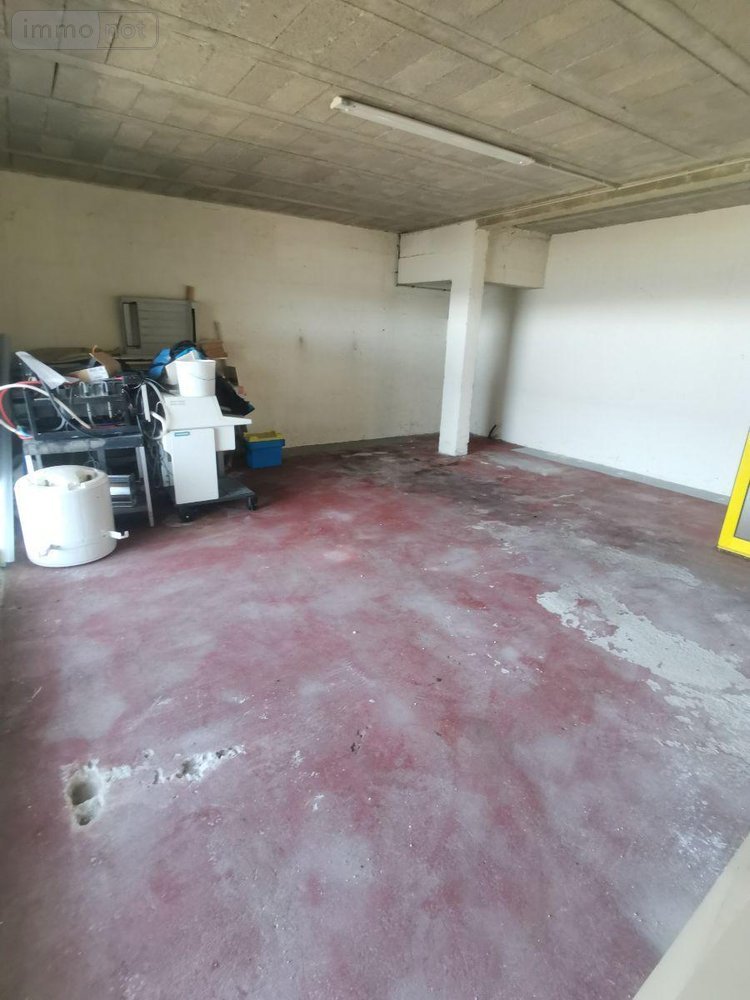 Fonds et murs commerciaux a vendre Guerlesquin 29650 Finistère 118 m2  79000 euros