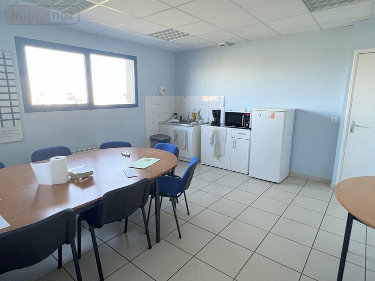 Fonds et murs commerciaux a vendre Le Molay-Littry 14330 Calvados 554 m2  519400 euros