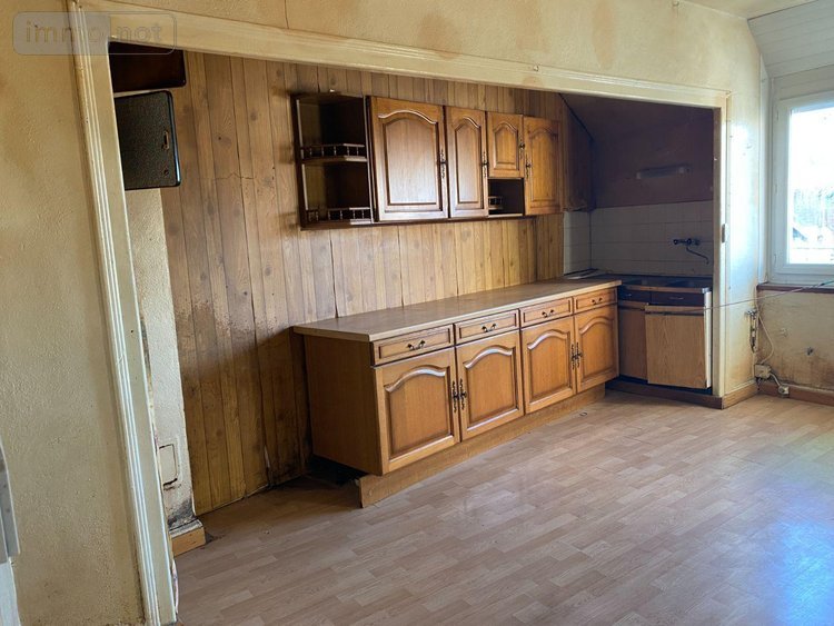 Garage et parking a vendre Mauriac 15200 Cantal 140 m2  68900 euros