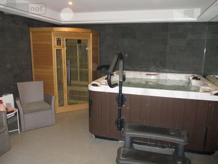 Immeuble a vendre Bergues 59380 Nord 148 m2  275600 euros