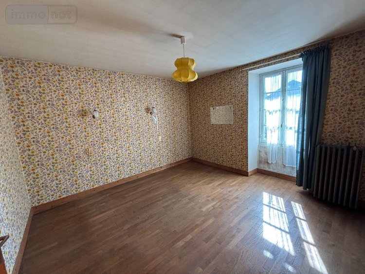 Immeuble a vendre Sousceyrac-en-Quercy 46190 Lot 220 m2  74200 euros