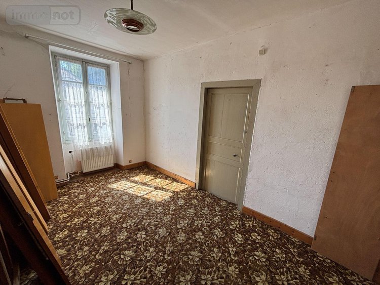 Immeuble a vendre Sousceyrac-en-Quercy 46190 Lot 220 m2  74200 euros