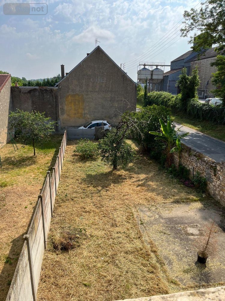 Immeuble a vendre Saint-Gaultier 36800 Indre 165 m2  107200 euros