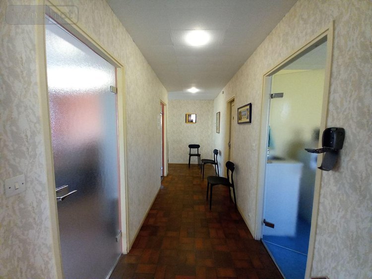 Fonds et murs commerciaux a vendre Arnage 72230 Sarthe 45 m2  78750 euros