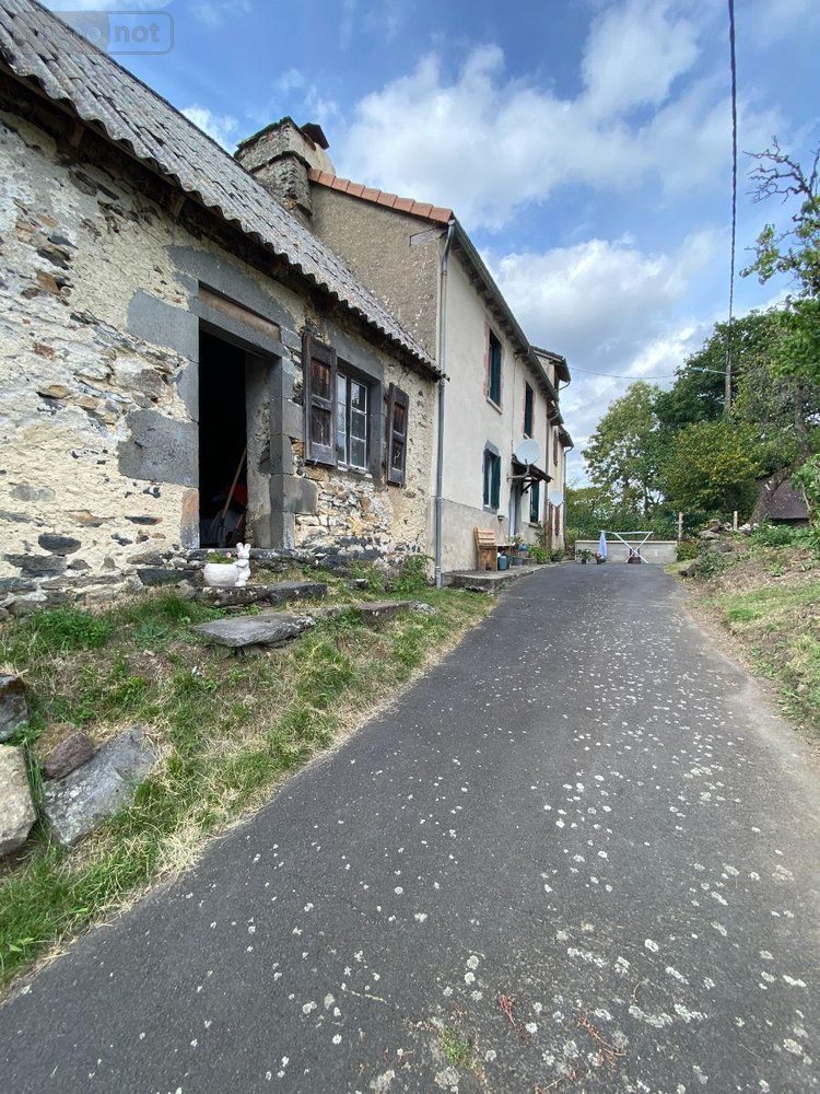 Maison a vendre Chalvignac 15200 Cantal 70 m2  82680 euros