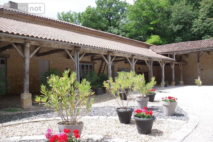 propriete a vendre Sorges-et-Ligueux-en-Périgord 24420 Dordogne 900 m2 14 pièces 1144000 euros