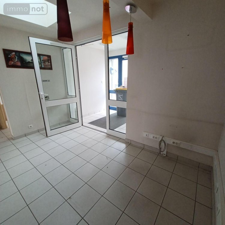 Fonds et murs commerciaux a vendre Plounéventer 29400 Finistère 271 m2  188400 euros
