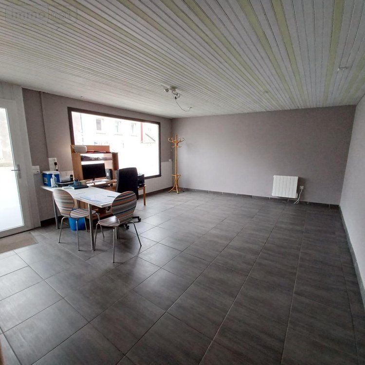 Fonds et murs commerciaux a vendre Plounéventer 29400 Finistère 271 m2  188400 euros