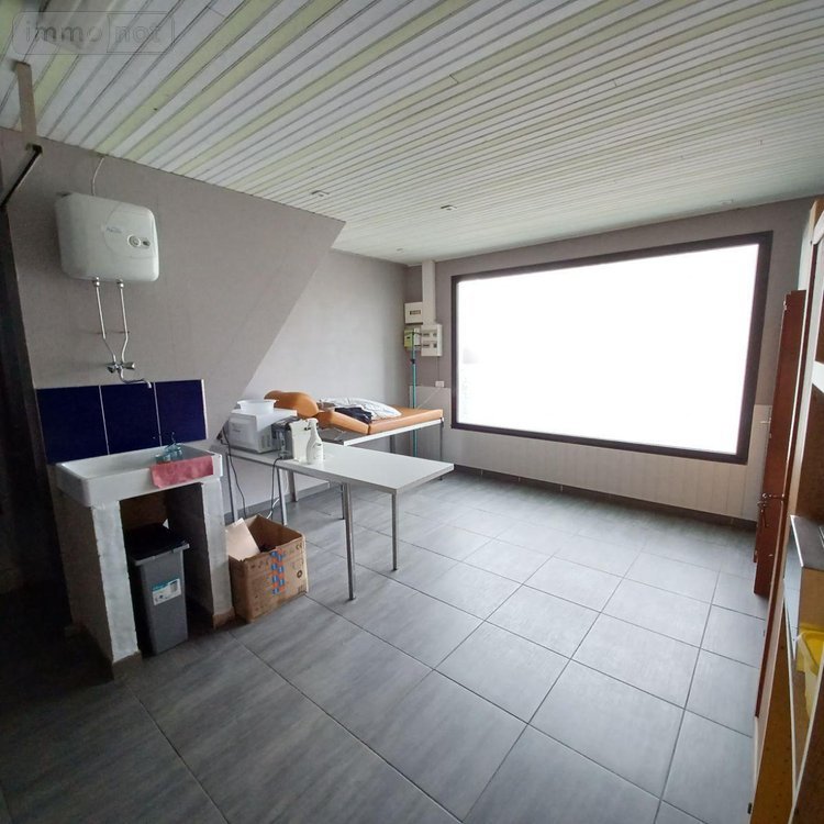Fonds et murs commerciaux a vendre Plounéventer 29400 Finistère 271 m2  188400 euros