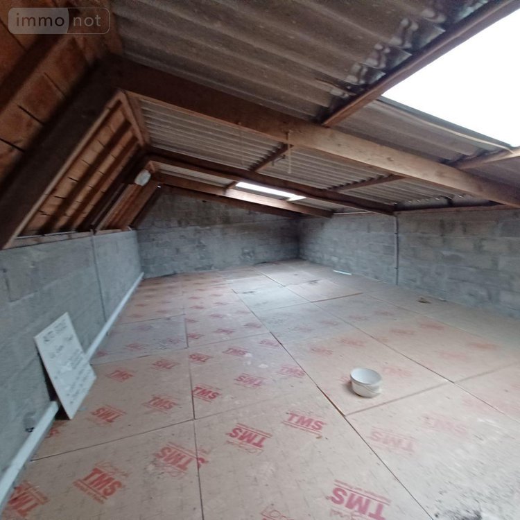 Fonds et murs commerciaux a vendre Plounéventer 29400 Finistère 271 m2  188400 euros