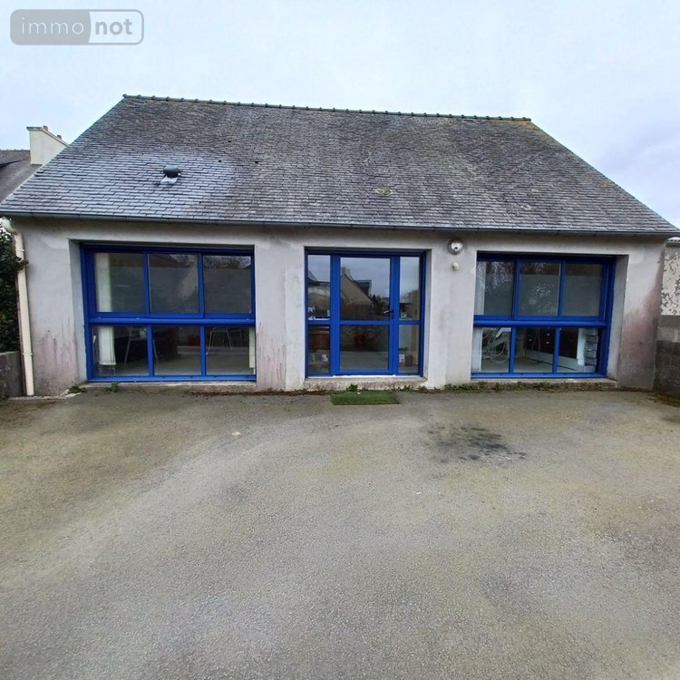 Fonds et murs commerciaux a vendre Plounéventer 29400 Finistère 271 m2  188400 euros