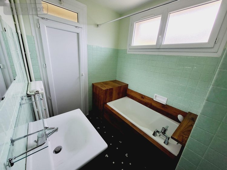 Immeuble a vendre Ussel 19200 Corrèze 360 m2  322400 euros